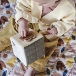 Cube D'activité En Tissus Doux Verger Fabelab® Coton Bio GOTS -Jouet Bio Scandinave -Doudou Bio Promos Boutique cube activite en tissus doux verger fabelab coton bio gots jouet bio scandinave 2