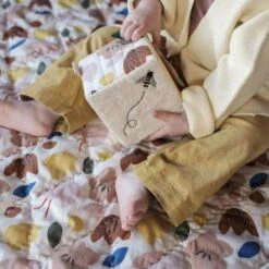 Cube D'activité En Tissus Doux Verger Fabelab® Coton Bio GOTS -Jouet Bio Scandinave -Doudou Bio Promos Boutique cube activite en tissus doux verger fabelab coton bio gots jouet bio scandinave 3