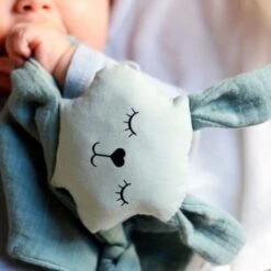 Doudou Plat à Nœuds Coton Bio Bunny APunt Barcelona®- Doudou Bébé Bio -Doudou Bio Promos Boutique doudou bebe coton bio bunny apunt barcelona doudou bio 4