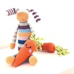 Doudou Hochet Lapin Rayé MultiColor 31cm Pebble® Maille Crochet Coton Bio - Doudou Bébé Bio -Doudou Bio Promos Boutique doudou hochet coton lapin stripey multi pebble doudou bebe bio 3