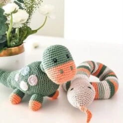 Doudou Hochet Dinosaure Dippi Kaki 25cm Pebble® Maille Crochet Coton Bio - Doudou Bébé Bio -Doudou Bio Promos Boutique doudou hochet dinosaure dippi kaki 25cm pebble maille crochet coton bio doudou bebe bio 2