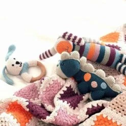 Doudou Hochet Dinosaure Steggi Violet 25cm Pebble® Maille Crochet Coton Bio - Doudou Bébé Bio -Doudou Bio Promos Boutique doudou hochet dinosaure steggi violet 25cm pebble maille crochet coton bio doudou bebe bio 2