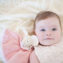 Doudou Plat Caoutchouc Naturel & Coton Meiya La Souris Meiya & Alvin® - Jouet Bio -Doudou Bio Promos Boutique doudou plat caoutchouc naturel coton meiya la souris meiya alvin jouet bio 3