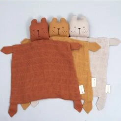 Doudou Plat Carré Ours Caramel Fabelab® Mousseline Coton Bio GOTS- Doudou Bio Scandinave -Doudou Bio Promos Boutique doudou plat carre ours caramel fabelab mousseline coton bio gots doudou bio scandinave 2