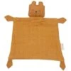 Doudou Plat Carré Ours Paresseux Ocre 34cm Fabelab® Coton Bio GOTS- Doudou Bio Scandinave
