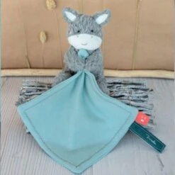Doudou Plat & Pantin Âne Peluche 15 Cm Maïlou Tradition® Coton Bio - Doudou Bio Français 8 Doudou Plat & Pantin Âne Peluche 15 Cm Maïlou Tradition® Coton Bio - Doudou Bio Français -Doudou Bio Promos Boutique doudou plat pantin ane peluche mailou tradition coton bio doudou bio fait en france 2