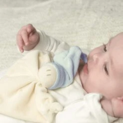 Doudou Zmooz Small 16cm Keptin -jr Coton Bio Bleu Ciel - Doudou Naissance -Doudou Bio Promos Boutique doudou zmooz small keptin jr coton bio bleu ciel doudou naissance 3