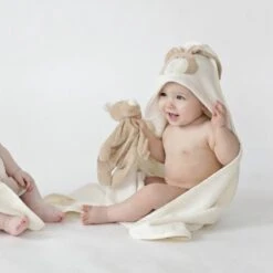 Drap De Bain Bébé Bio Cape Avec Capuche Lapin Wooly Organic® Coton Bio - Serviette Bio GOTS -Doudou Bio Promos Boutique drap de bain bebe bio cape avec capuche lapin wooly organic coton bio serviette bio gots 2