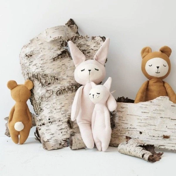 Hochet Fabelab® Ours 17 Cm Ocre Coton Bio GOTS- Jouet Bio Scandinave 2 Hochet Fabelab® Ours 17 Cm Ocre Coton Bio GOTS- Jouet Bio Scandinave – Image 2