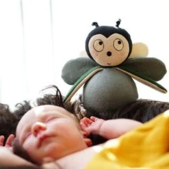 Jouet Bébé Culbuto Balder Le Bourdon Filibabba®-Doudou Peluche Design Scandinave -Doudou Bio Promos Boutique jouet bebe culbuto balder le bourdon filibabba doudou peluche design scandinave 7