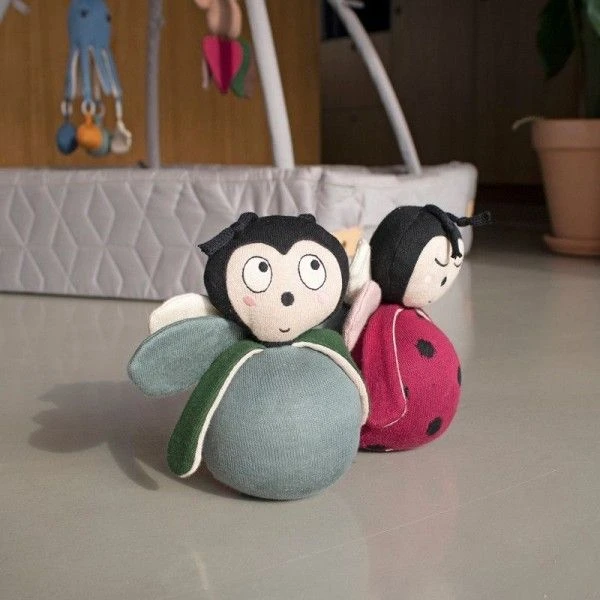 Jouet Bébé Culbuto Lullu La Coccinelle Filibabba®-Doudou Peluche Design Scandinave 3 Jouet Bébé Culbuto Lullu La Coccinelle Filibabba®-Doudou Peluche Design Scandinave – Image 3