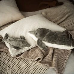 Peluche Bouillotte Dauphin Coton Bio 38 Cm Senger® - Bouillotte Sèche Bio 8 Peluche Bouillotte Dauphin Coton Bio 38 Cm Senger® - Bouillotte Sèche Bio -Doudou Bio Promos Boutique peluche bouillotte dauphin coton bio 38 cm senger bouillotte seche bio 2