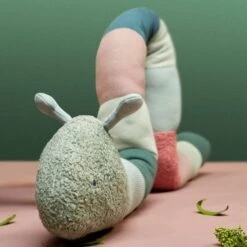 LÄSSIG Peluche Tricotée Avec Grelot Garden Explorer Chenille 163cm Lässig® - Peluche Lässig Bio -Doudou Bio Promos Boutique peluche tricotee avec grelot garden explorer chenille laessig peluche laessig bio hochets bio 5