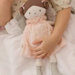Poupée Chiffon Coton Bio Angelina Robe Mousseline Rose 33cm Bonikka - Poupée Bio -Doudou Bio Promos Boutique poupee chiffon coton bio angelina robe mousseline rose bonikka 5