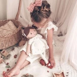 Poupée De Chiffons Aux Cheveux Bruns Cecilia En Robe De Lin Crème 42cm Bonikka - Grande Poupée 12 Poupée De Chiffons Aux Cheveux Bruns Cecilia En Robe De Lin Crème 42cm Bonikka - Grande Poupée -Doudou Bio Promos Boutique poupee de chiffons cheveux bruns cecilia en robe de lin bonikka grande poupee 4