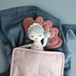 Poupée De Tissu Sirène Fabelab® 28 Cm Coton Bio GOTS- Jouet Bio Scandinave 10 Poupée De Tissu Sirène Fabelab® 28 Cm Coton Bio GOTS- Jouet Bio Scandinave -Doudou Bio Promos Boutique poupee de tissu sirene fabelab 28 cm coton bio gots jouet bio scandinave 4