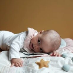 Tapis D'éveil & Activités Arc En Ciel Fabelab® Coton Bio GOTS- Jouet Bio Scandinave -Doudou Bio Promos Boutique tapis d eveil activites arc en ciel fabelab coton bio gots jouet bio scandinave 4