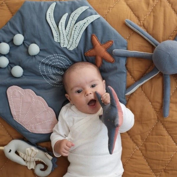 Tapis D'éveil & Activités Monde Marin Fabelab® Coton Bio GOTS - Jouet Bio Scandinave 3 Tapis D'éveil & Activités Monde Marin Fabelab® Coton Bio GOTS - Jouet Bio Scandinave – Image 3