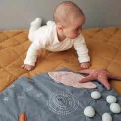 Tapis D'éveil & Activités Monde Marin Fabelab® Coton Bio GOTS - Jouet Bio Scandinave 12 Tapis D'éveil & Activités Monde Marin Fabelab® Coton Bio GOTS - Jouet Bio Scandinave -Doudou Bio Promos Boutique tapis d eveil tapis d activite monde marin fabelab coton bio gots jouet bio scandinave 5